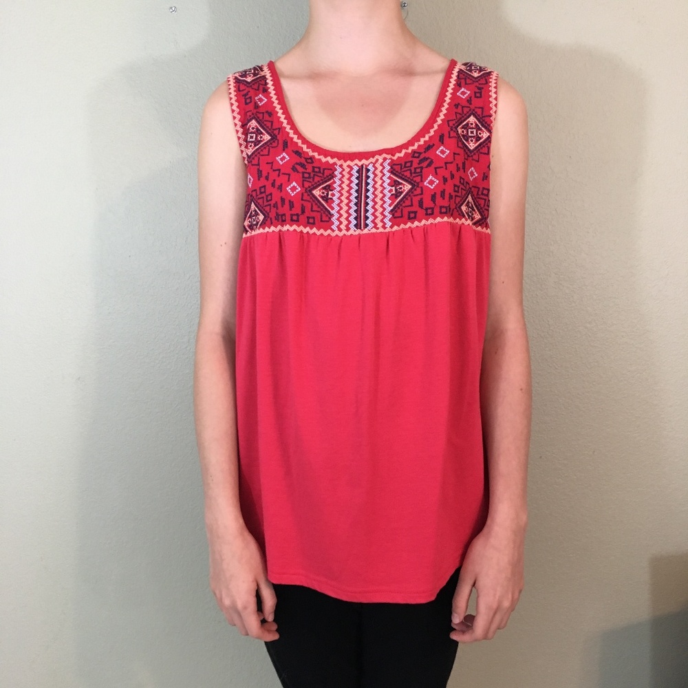 SKIES ARE BLUE Embroidered Keyhole Back Lace Top,M